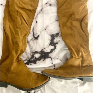 Suede brown boots
